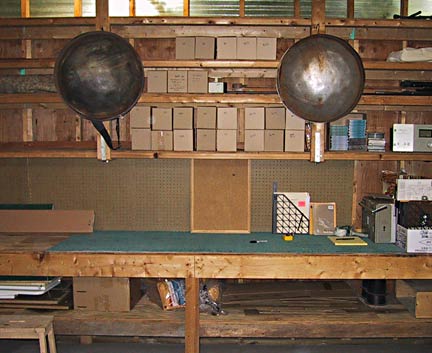04_pan_shelves