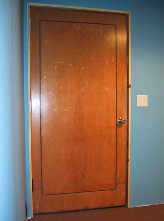 999939_giant_door